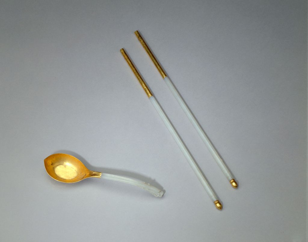 图片[1]-Gold inlaid jade chopsticks-China Archive